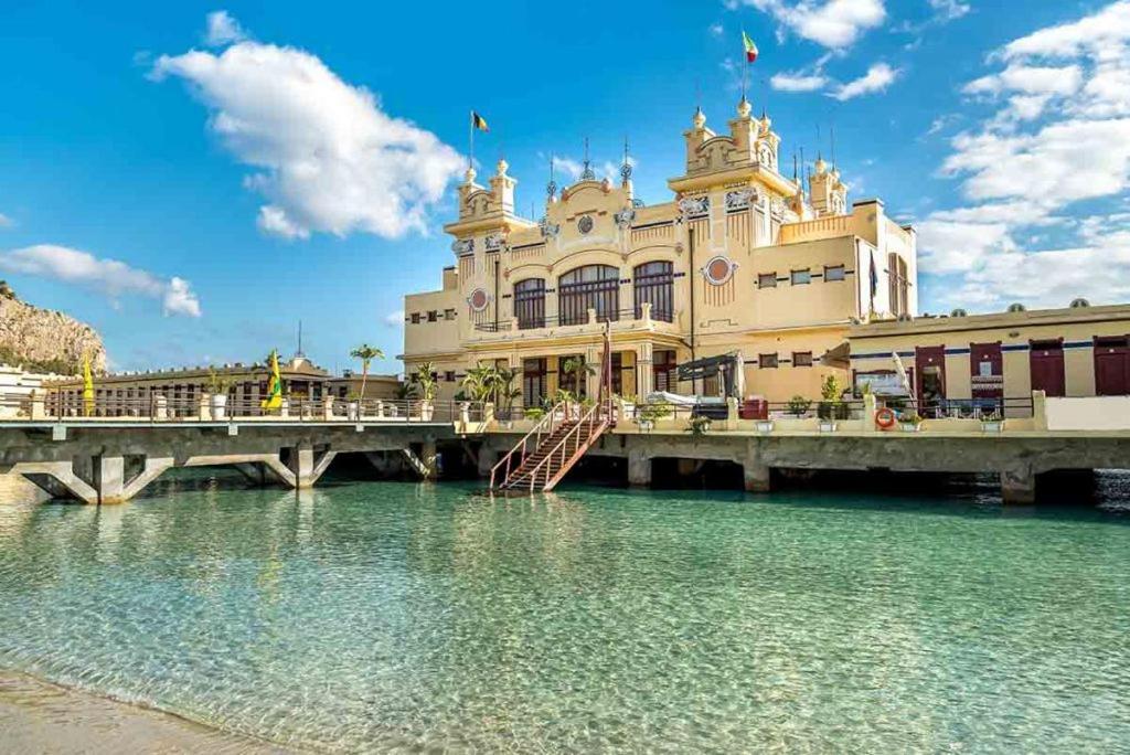 Casa Viola Elegante E Sul Mare Di Mondello Apartman Palermo Kültér fotó